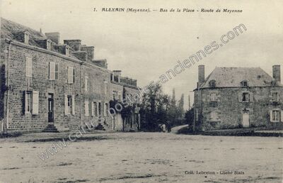Carte postale ancienne Bas de la Place - Route de Mayenne — Alexain (Mayenne)