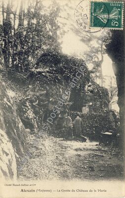 Carte postale ancienne La Grotte du Château de la Marie — Alexain (Mayenne)
