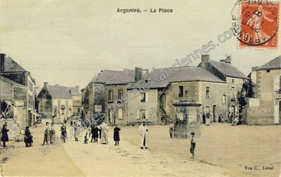 Carte postale ancienne La Place — Argentré (Mayenne)