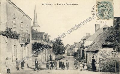 Carte postale ancienne Rue du Commerce — Arquenay (Mayenne)