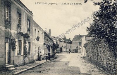 Carte postale ancienne Route de Laval — Astillé (Mayenne)