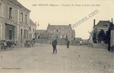 Carte postale ancienne Carrefour des Routes de Craon et de Cossé — Ballots (Mayenne)