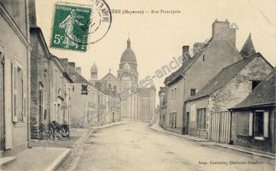 Carte postale ancienne Rue Principale — Bouère (Mayenne)