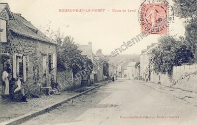 Carte postale ancienne Route de Laval — Le Bourgneuf-la-Forêt (Mayenne)