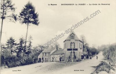 Carte postale ancienne La Croix du Ronceray — Le Bourgneuf-la-Forêt (Mayenne)