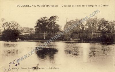 Carte postale ancienne Coucher de soleil sur l'étang de la Chaîne — Le Bourgneuf-la-Forêt (Mayenne)