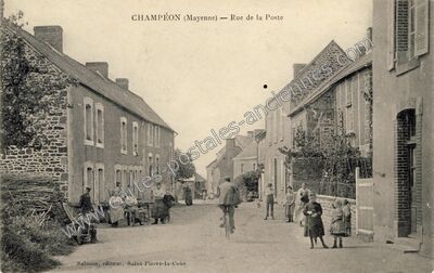 Carte postale ancienne Rue de la Poste — Champéon (Mayenne)