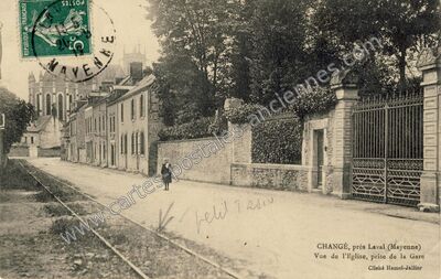 Carte postale ancienne Vue de l'Eglise, prise de la Gare — Changé (Mayenne)
