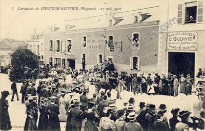 Carte postale ancienne Cavalcade — Château-Gontier (Mayenne)