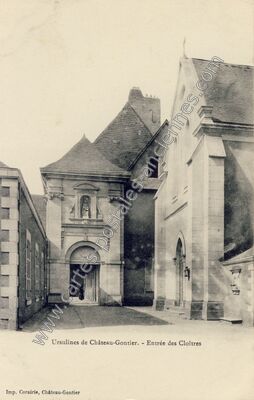 Carte postale ancienne Ursulines - Entrée des Cloîtres — Château-Gontier (Mayenne)