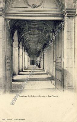 Carte postale ancienne Ursulines - Les Cloîtres — Château-Gontier (Mayenne)