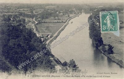 Carte postale ancienne Le Bout du Monde et la rivière vus à vol d'oiseau — Château-Gontier (Mayenne)