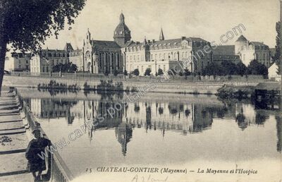 Carte postale ancienne La Mayenne et l'Hospice — Château-Gontier (Mayenne)