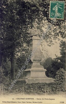 Carte postale ancienne Statue du Poète Loyson — Château-Gontier (Mayenne)