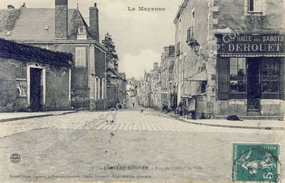 Carte postale ancienne La Mayenne — Château-Gontier (Mayenne)
