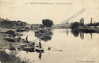 Carte postale ancienne Vue générale des Quais — Château-Gontier (Mayenne)