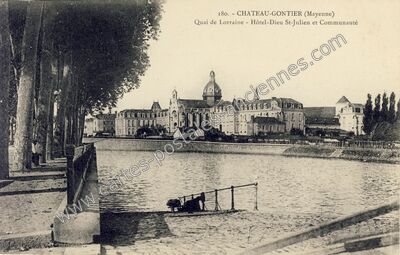 Carte postale ancienne Quai de Lorraine - Hôtel-Dieu St-Julien et Communauté — Château-Gontier (Mayenne)