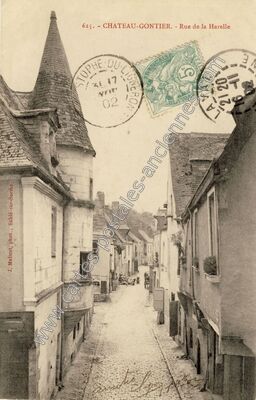Carte postale ancienne Rue de la Harelle — Château-Gontier (Mayenne)