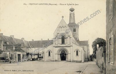 Carte postale ancienne Place et Eglise St-Jean — Château-Gontier (Mayenne)