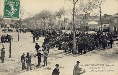 Carte postale ancienne Le Champ de Foire — Château-Gontier (Mayenne)