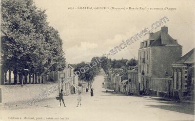Carte postale ancienne Rue de Razilly et avenue d'Angers — Château-Gontier (Mayenne)
