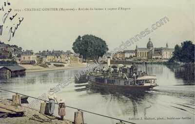 Carte postale ancienne Arrivée du bateau à vapeur d'Angers — Château-Gontier (Mayenne)