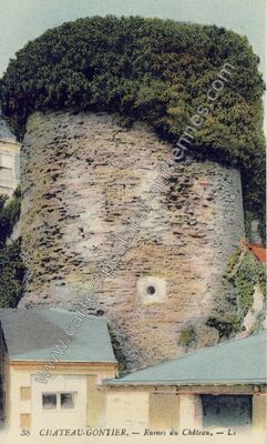 Carte postale ancienne Ruines du Château — Château-Gontier (Mayenne)