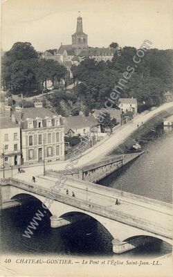 Carte postale ancienne Le Pont et l'Église Saint-Jean — Château-Gontier (Mayenne)