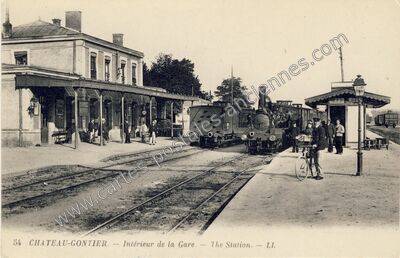 Carte postale ancienne Intérieur de la Gare — Château-Gontier (Mayenne)