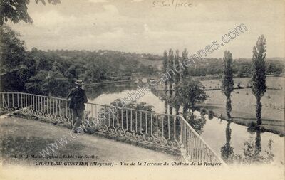 Carte postale ancienne Vue de la Terrasse du Château de la Rongère — Château-Gontier (Mayenne)