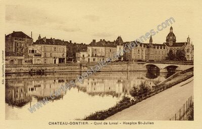 Carte postale ancienne Quai de Laval - Hospice St-Julien — Château-Gontier (Mayenne)