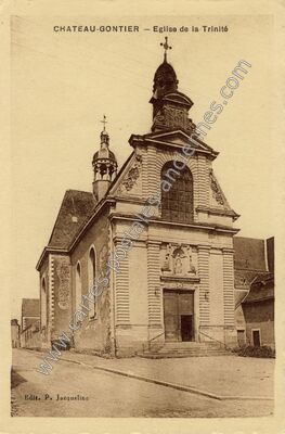 Carte postale ancienne Eglise de la Trinité — Château-Gontier (Mayenne)