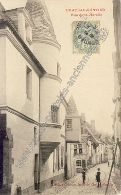 Carte postale ancienne Rue de la Harelle — Château-Gontier (Mayenne)
