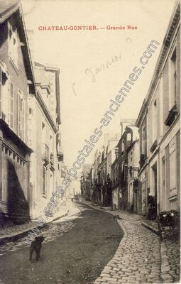 Carte postale ancienne Grande Rue — Château-Gontier (Mayenne)