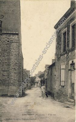 Carte postale ancienne Une rue — Châtelain (Mayenne)
