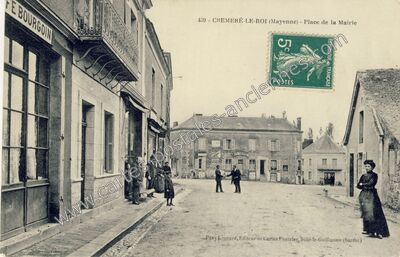 Carte postale ancienne Place de la Mairie — Chémeré-le-Roi (Mayenne)