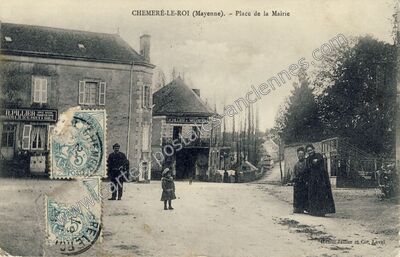 Carte postale ancienne Place de la Mairie — Chémeré-le-Roi (Mayenne)