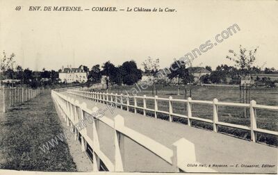 Carte postale ancienne Le Château de la Cour — Commer (Mayenne)