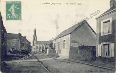 Carte postale ancienne La Grande Rue — Commer (Mayenne)