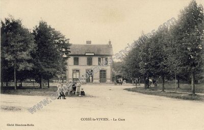 Carte postale ancienne La Gare — Cossé-le-Vivien (Mayenne)