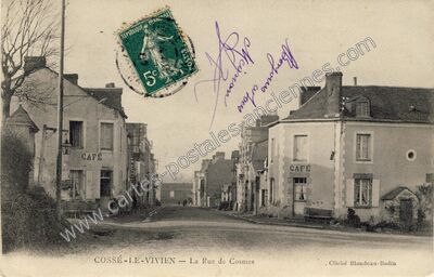 Carte postale ancienne La Rue de Cosmes — Cossé-le-Vivien (Mayenne)