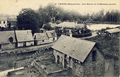 Carte postale ancienne Les Bains et le Bateau-lavoir — Craon (Mayenne)