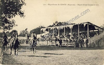 Carte postale ancienne Hippodrome - Départ d'une Course au trot — Craon (Mayenne)