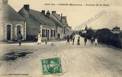 Carte postale ancienne Avenue de la Gare — Craon (Mayenne)