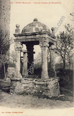 Carte postale ancienne Puits du Château de l'Escoublère — Daon (Mayenne)
