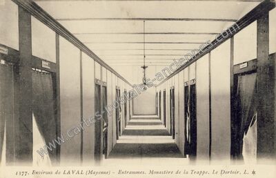 Carte postale ancienne Monastère de la Trappe. Le Dortoir — Entrammes (Mayenne)