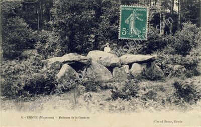 Carte postale ancienne Dolmen de la Contrée — Ernée (Mayenne)