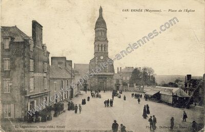 Carte postale ancienne Place de l'Église — Ernée (Mayenne)