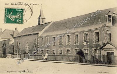 Carte postale ancienne L'Hospice — Ernée (Mayenne)