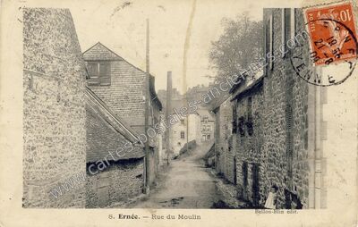 Carte postale ancienne Rue du Moulin — Ernée (Mayenne)